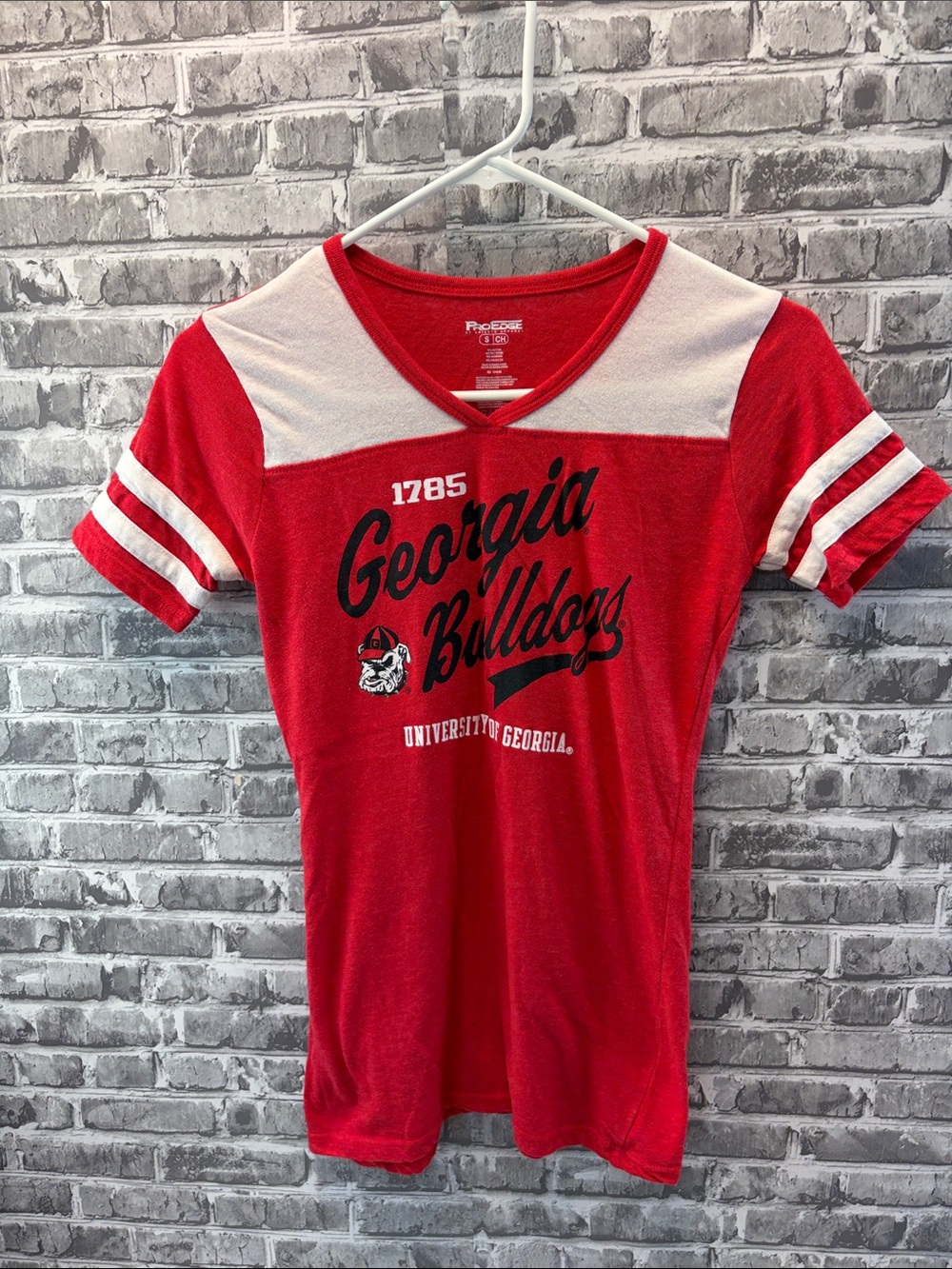 Georgia Bulldogs 
Colosseum Red‎ and White Georgia Bulldogs V-Neck Tee